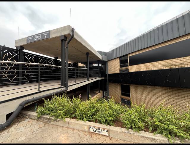 149M² OFFICE TO LET IN SUNNYROCK